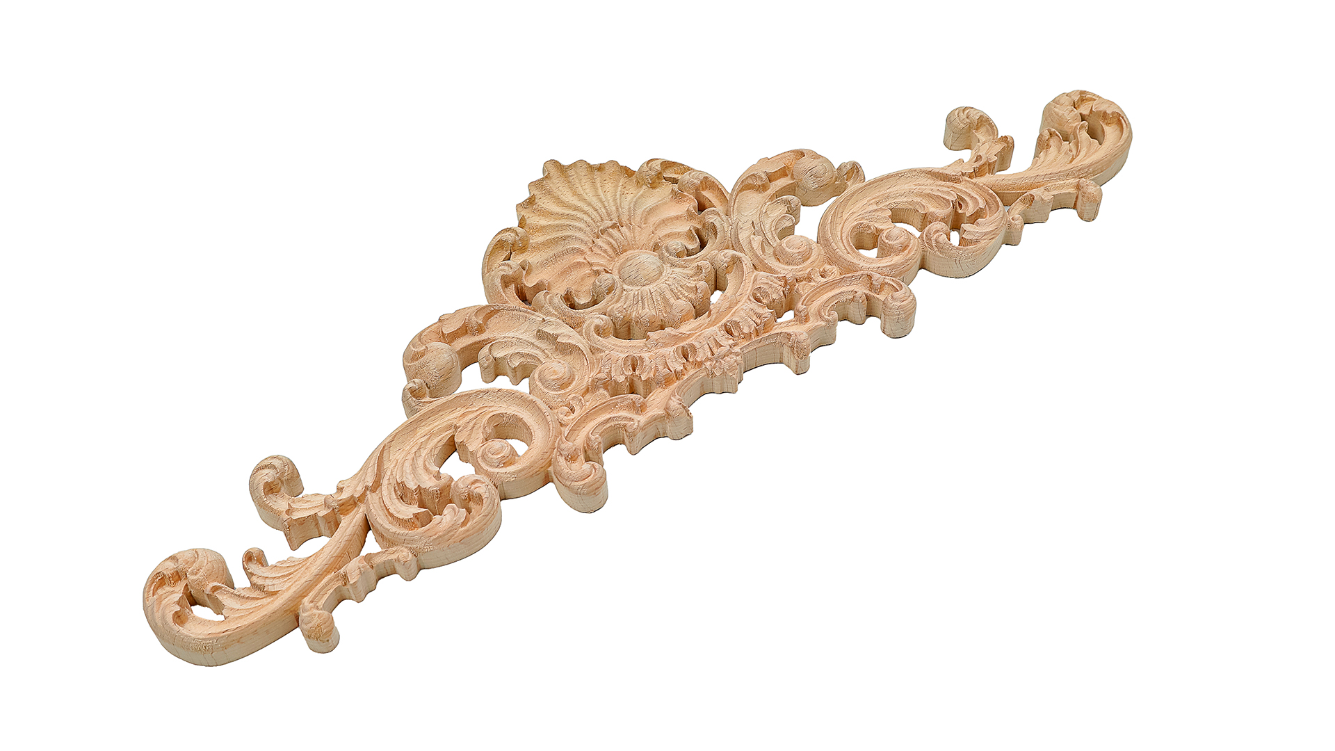 زخارف خشبية مصنوعة يدويًا